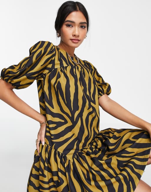 ASOS DESIGN - Mini smockjurk in kaki met zwarte zebraprint