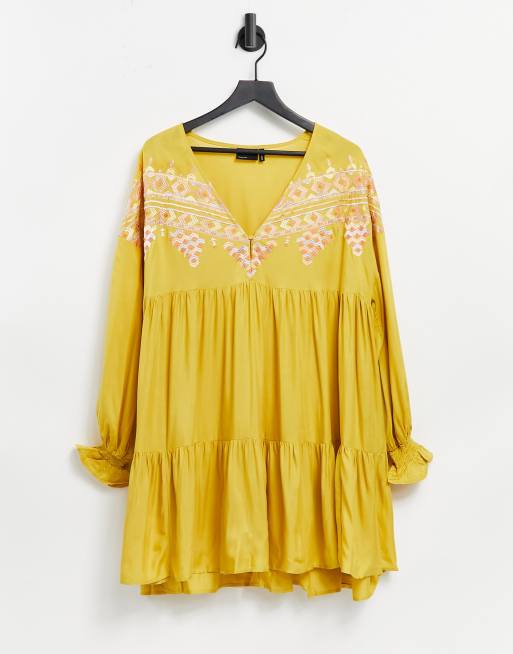 ASOS DESIGN - Mini smockjurk met V-hals en aztekenborduursel in mosterdgeel