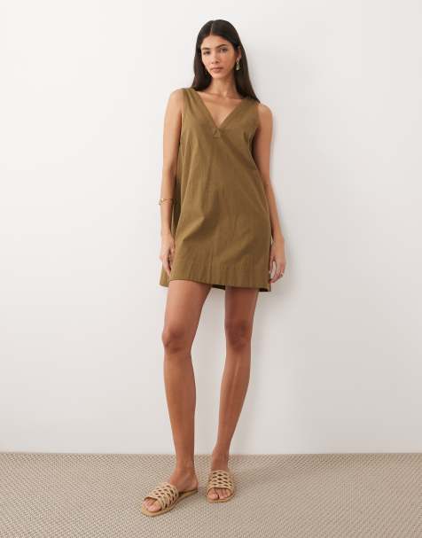 ASOS DESIGN - Mini smokjurk van katoen en linnen met V-hals in mosgroen - view 1