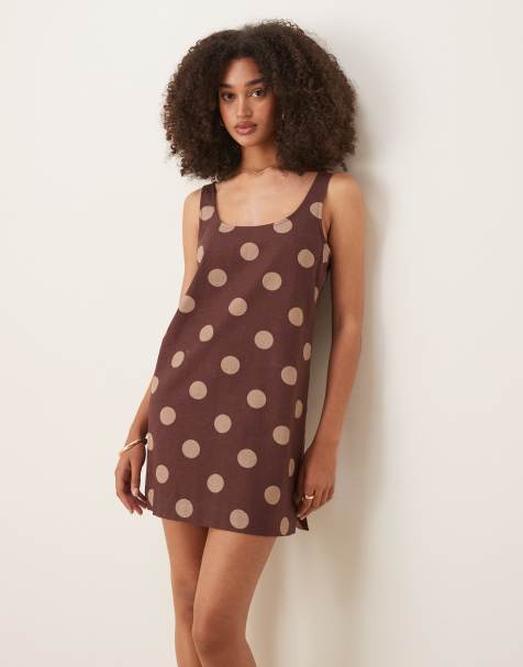 ASOS DESIGN - Mini-sommerkjole med dyb rund hals og prikker i hør- og bomuldsblanding - view 1
