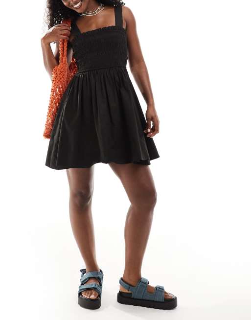 ASOS DESIGN – Mini-Strandkleid in Schwarz mit gesmokter Brustpartie 