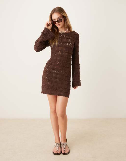 ASOS DESIGN – Mini-Strickkleid in Schokobraun mit Lochmuster und ausgestellten Ärmeln, 4 von 4