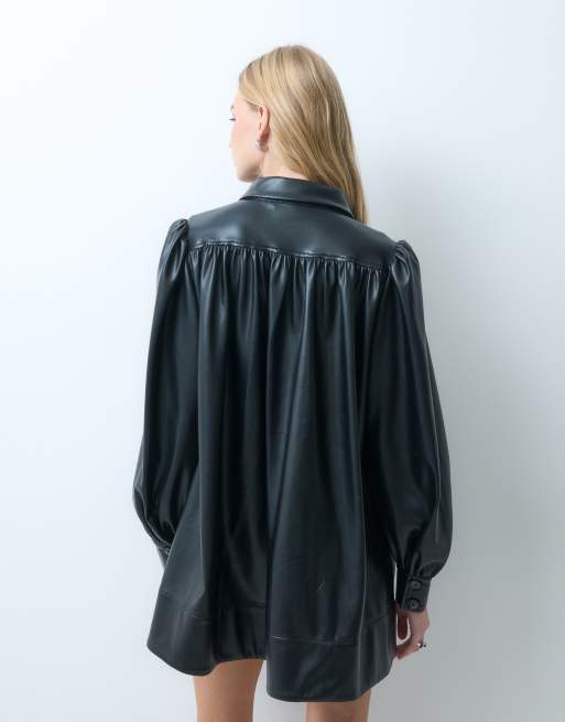 ASOS DESIGN mini sukienka koszulowa swing z PU w czerni, 4 z 4