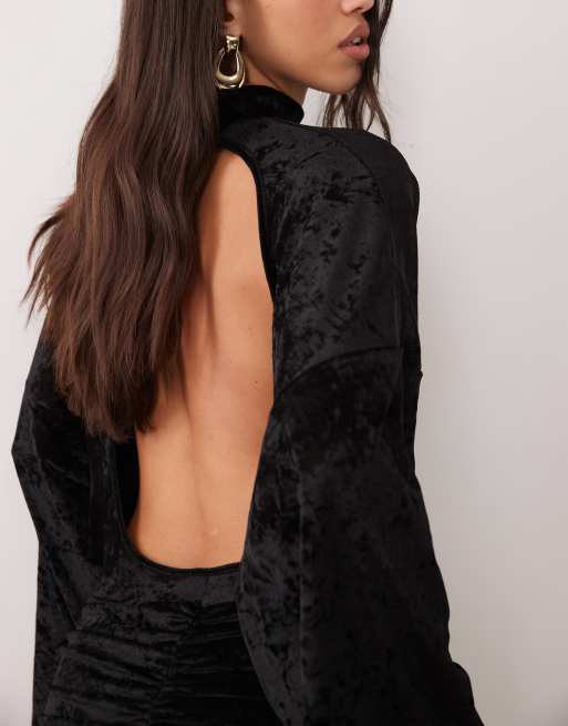 ASOS DESIGN mini sukienka z aksamitnej siateczki w czerni, 2 z 4