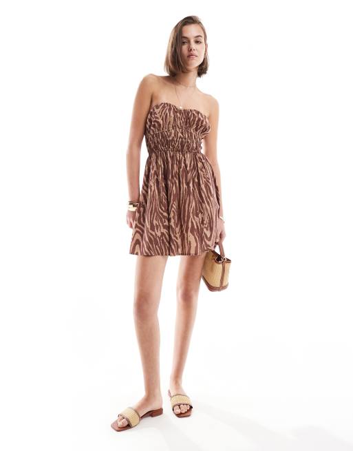 ASOS DESIGN - Mini-sundress med bandeau-snit og rynker over brystet i dyreprint