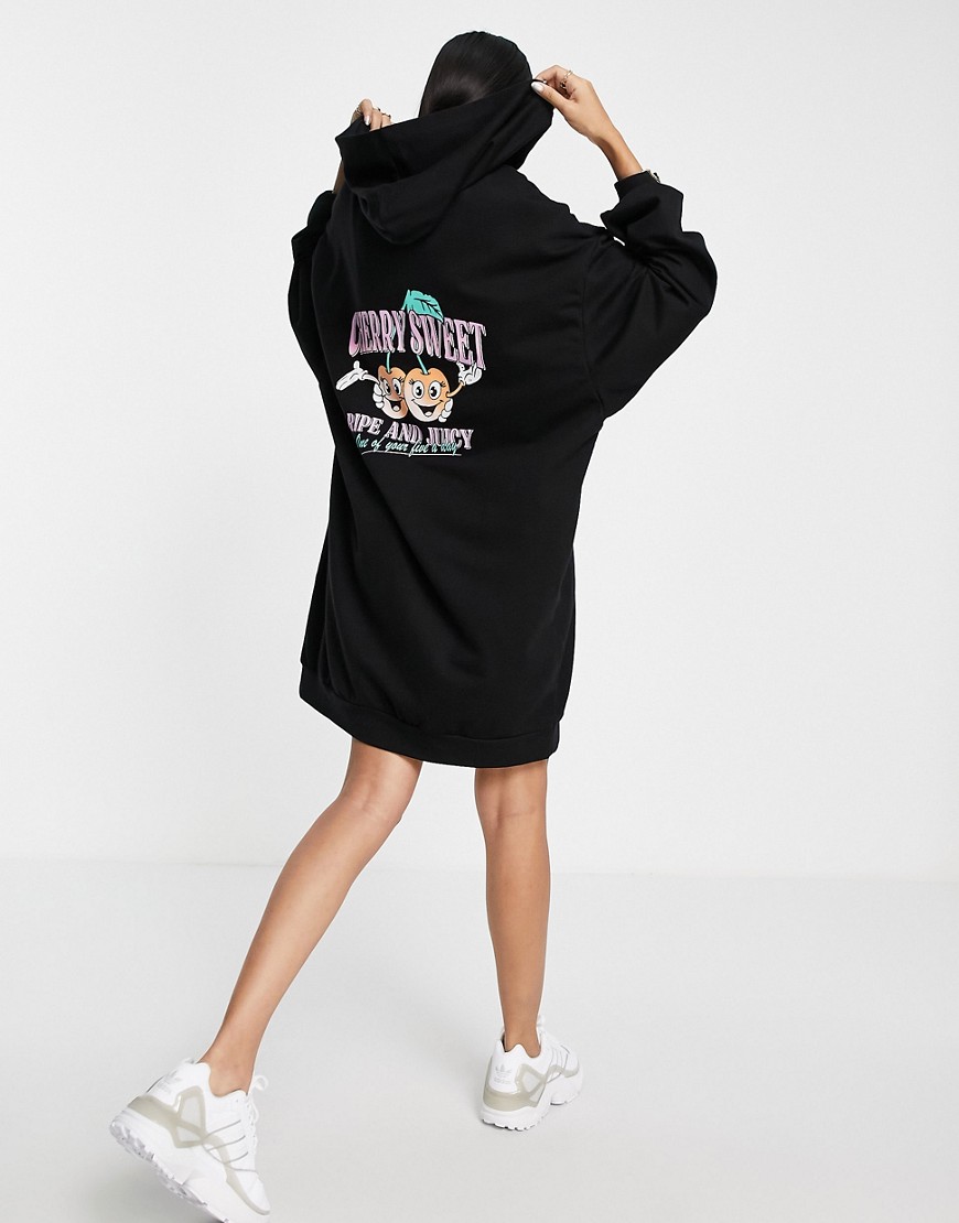 ASOS DESIGN - Mini sweatshirtjurk met capuchon in zwart met cherry sweet-logo
