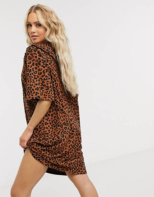 Women mini t-shirt dress with oversized prairie collar in leopard print 