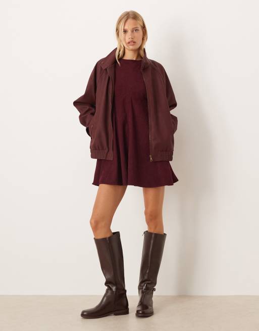 ASOS DESIGN - Mini T-shirtjurk van corduroy met gestikte versiering in pruimrood, 2 van 4