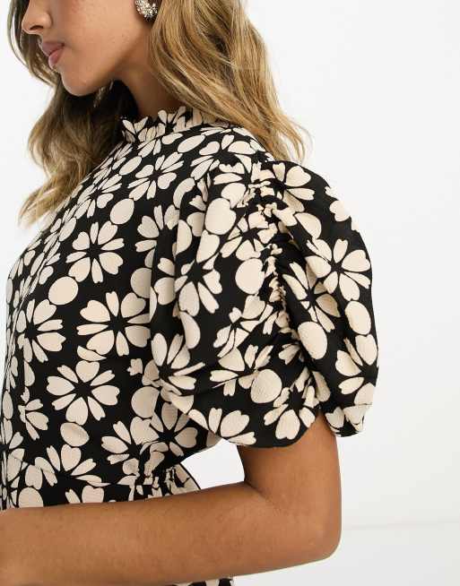 ASOS DESIGN - Mini-teakjole med rynket hals og pufærmer i sort med blomstermønster, 4 af 4