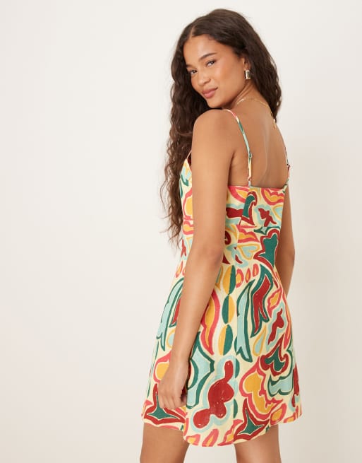 ASOS DESIGN – Mini-Trägerkleid aus Baumwoll-Leinen mit dezentem Wirbelmuster und Colourblock, 4 von 4
