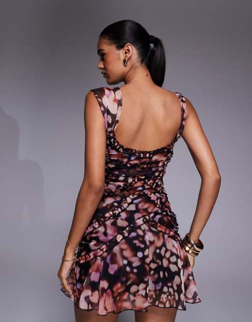 ASOS DESIGN – Mini-Trägerkleid aus Chiffon mit Mini-Rüschen, Godet-Rock und abstraktem rosa Animalprint, 2 von 4