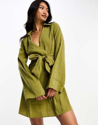 ASOS DESIGN - Mini-Wickelkleid in Khaki mit Kragen, Bindegürtel und breiten Bündchen-Grün