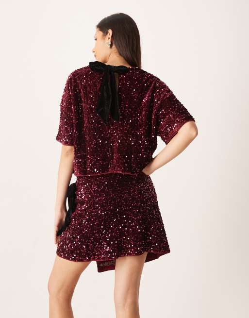 ASOS DESIGN – Mini-Wickelrock aus Samt mit Paillettenbesatz in Burgunderrot, Kombiteil, 2 von 5