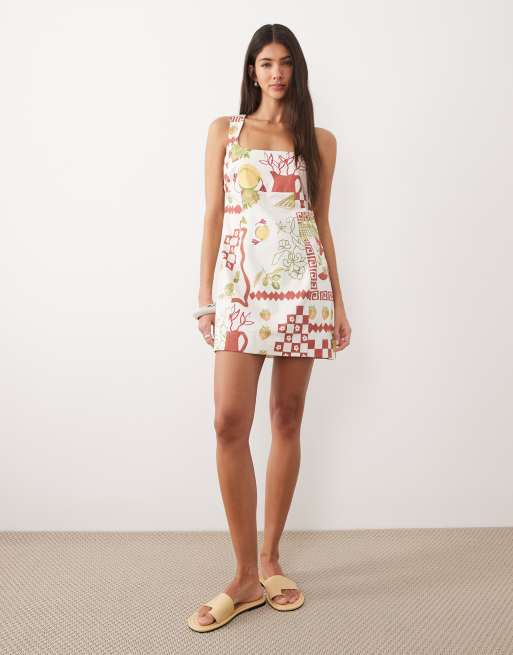 ASOS DESIGN mini zomerjurk met vierkante hals en structuur in gemengde aardbeienprint, 2 van 4