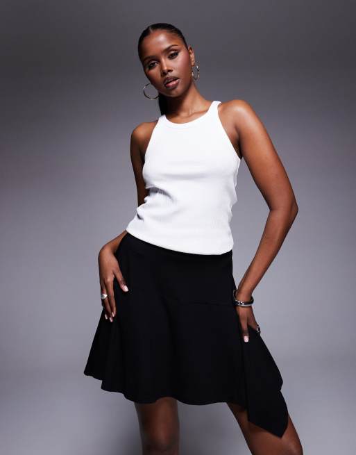 ASOS DESIGN - Minigonna a godet nera con dettaglio asimmetrico