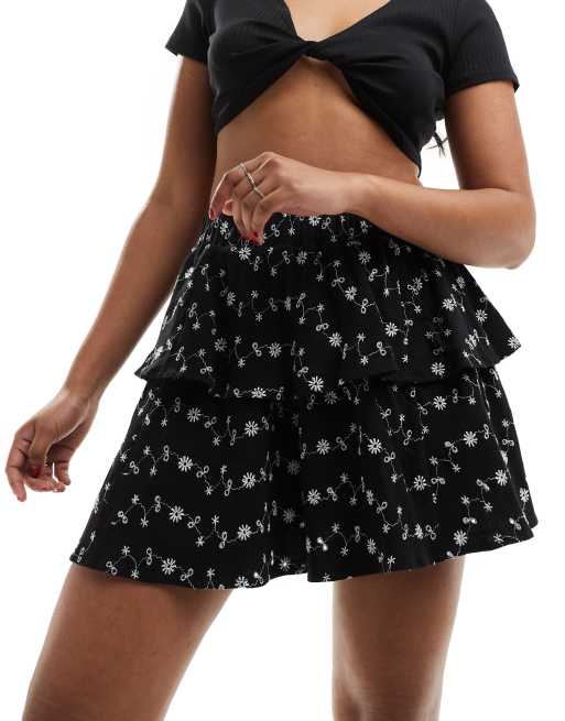 ASOS DESIGN - Minigonna a ruota nera in pizzo
