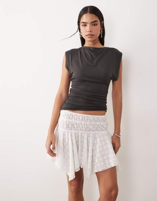 ASOS DESIGN - Minigonna bianca asimmetrica in pizzo a strati, 2 di 5