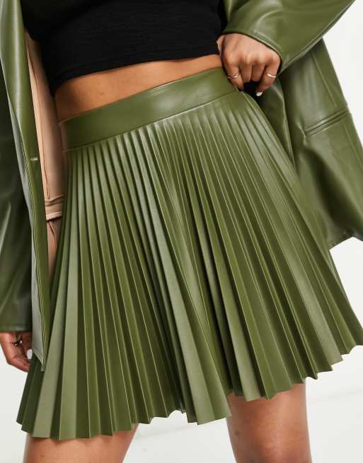 ASOS DESIGN - Minigonna da abito a pieghe in pelle sintetica e jersey, color verde oliva