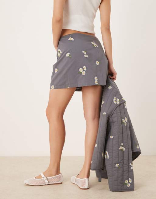 ASOS DESIGN - Minigonna grigio slavato ricamata, 2 di 4