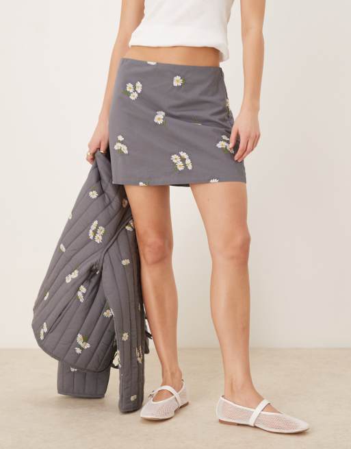 ASOS DESIGN - Minigonna grigio slavato ricamata, 3 di 4