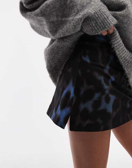 ASOS DESIGN - Minigonna pantalone in jersey blu con stampa leopardata mista, 2 di 5
