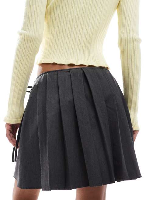 ASOS DESIGN - Minigonna sartoriale avvolgente a pieghe grigia, 5 di 5