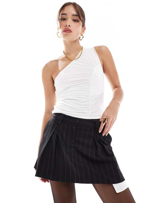 ASOS DESIGN - Minigonna sartoriale con pieghe sul davanti, righe tono su tono e tasche a vista