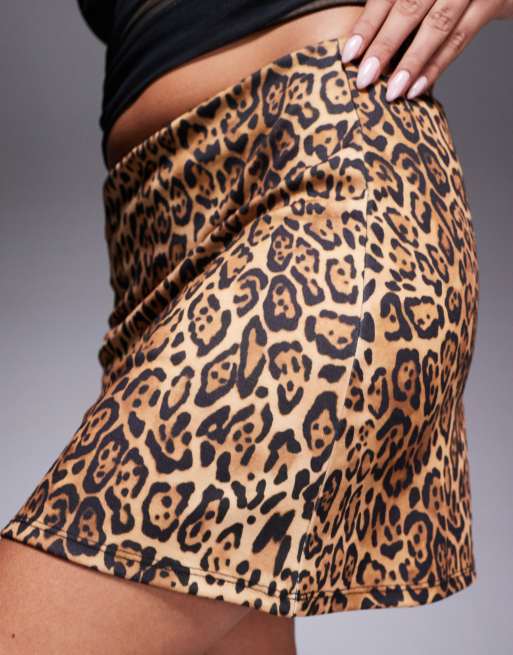 ASOS DESIGN Minigonna svasata con stampa leopardata in tessuto