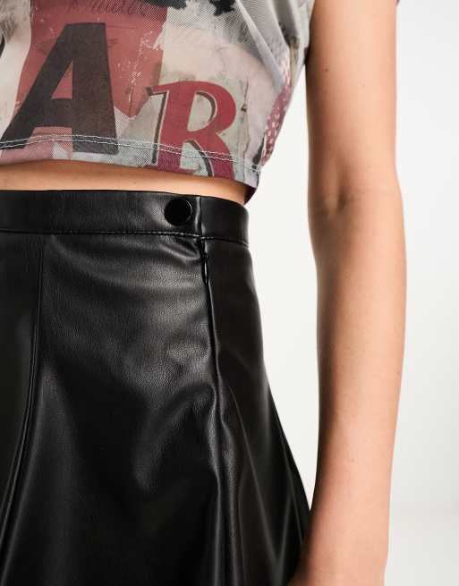 ASOS DESIGN - Minigonna svasata in pelle sintetica nera, 2 di 4