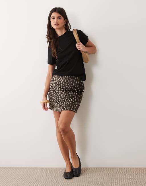 ASOS DESIGN minikjol med borstat fawn-tryck, 2 av 5