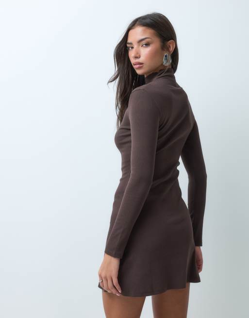ASOS DESIGN minikjole i bomuldsrib med bølget kant i chokolade, 5 af 5