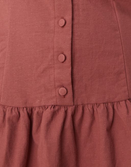 ASOS DESIGN - Minikjole i forvasket bordeauxrød med lige hals og lavtsiddende talje samt knapper, 3 af 4