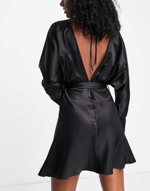 ASOS DESIGN - Minikjole med flagermusærmer og knapper foran samt bindebånd i sort satin, 2 af 4