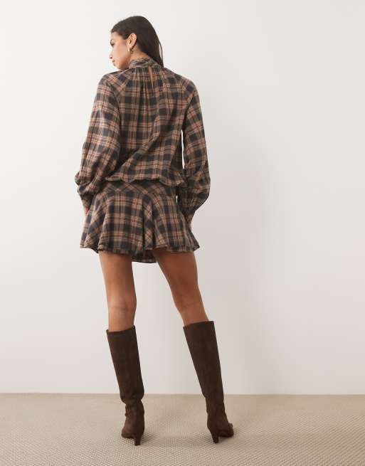 ASOS DESIGN minikjole med høj hals og sænket talje i ternet tan, 3 af 4