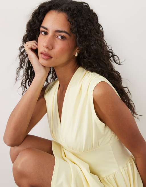 ASOS DESIGN minikjole med korte ærmer og indsnøret talje i smørgul, 3 af 4