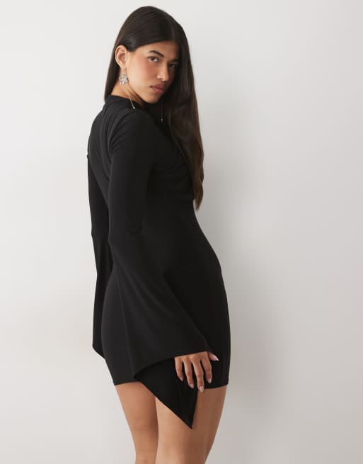 ASOS DESIGN minikjole med overdimensionerede ærmer, høj hals og krydset halsudskæring i sort, 4 af 4