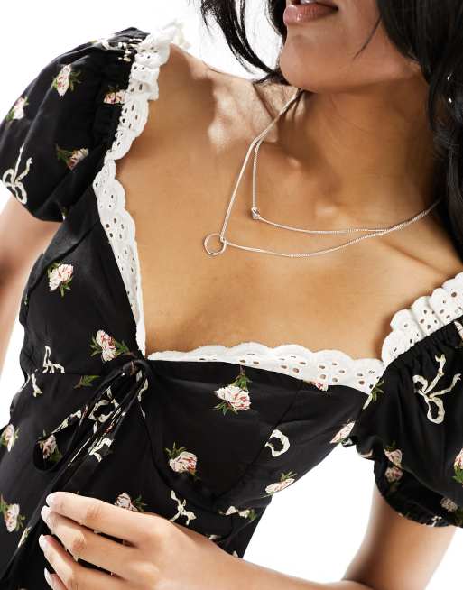 ASOS DESIGN - Minikjole med pufærmer hjerteformet hals og broderede blonder flæser og blomstermønster, 2 af 4