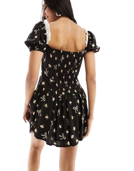 ASOS DESIGN - Minikjole med pufærmer hjerteformet hals og broderede blonder flæser og blomstermønster, 4 af 4