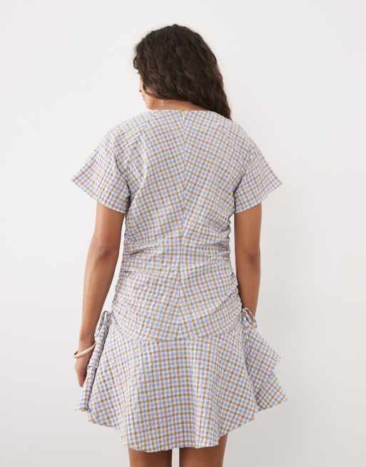 ASOS DESIGN - Minikjole med rynket talje med bindebånd, korte ærmer og blå og brune tern, 4 af 4
