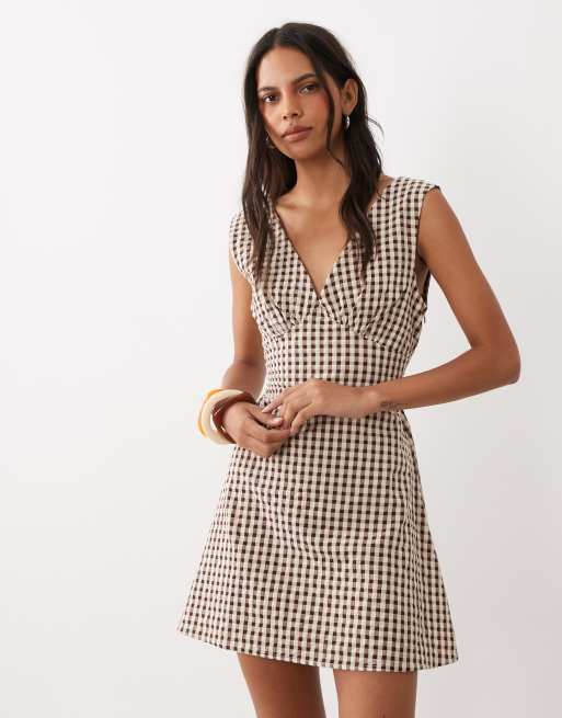 ASOS DESIGN minikjole med v-hals i brun gingham, 3 af 4
