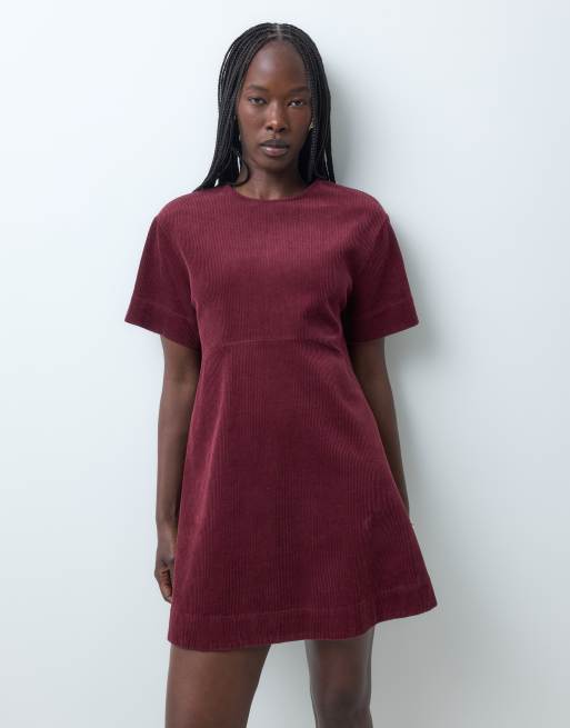 ASOS DESIGN miniklänning i manchester med t-shirtmodell i burgundy, 4 av 5