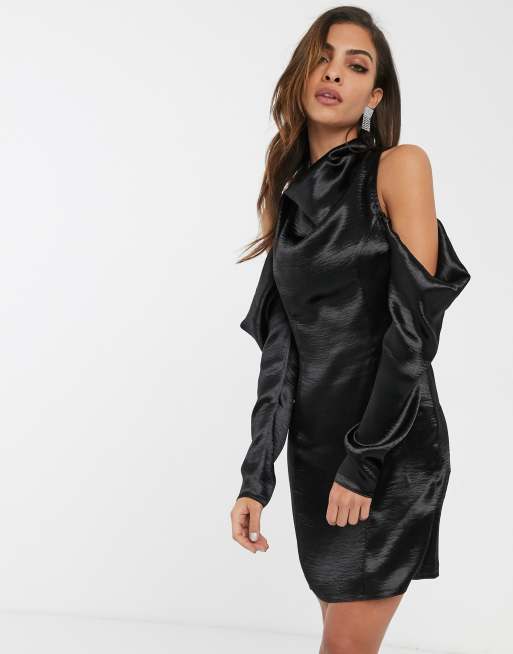 ASOS DESIGN – Miniklänning i satin med bar axel