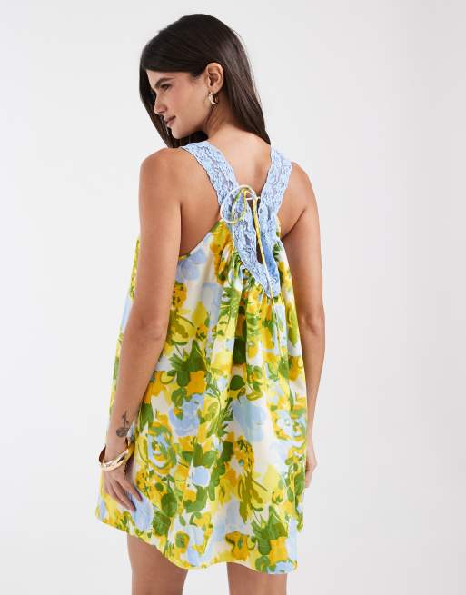 ASOS DESIGN miniklänning i smockmodell med v-ringning, poplin och spetsöverdrag i blått blommigt tryck, 4 av 4