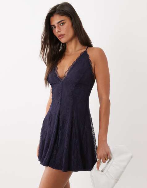 ASOS DESIGN miniklänning med spets och djup ringning med utsvängd kjol i marinblått - view 1