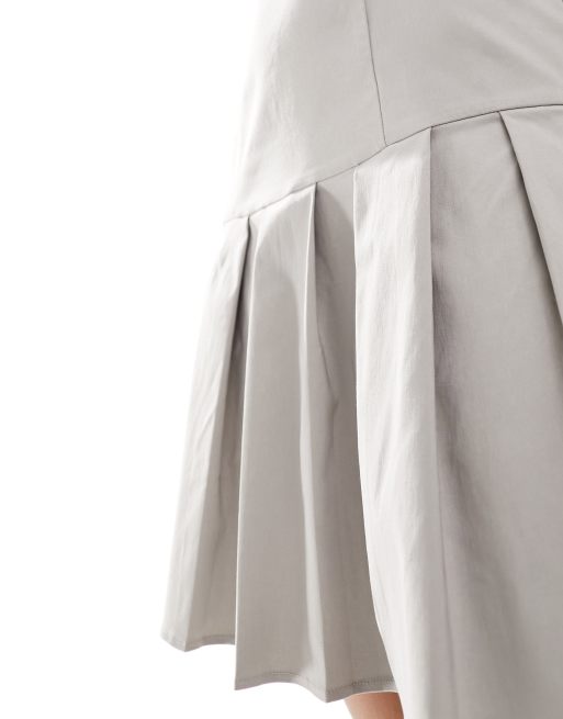 ASOS DESIGN – Minikleid aus Bengaline in Latte mit plissiertem Rock und Racerneck, 4 von 4