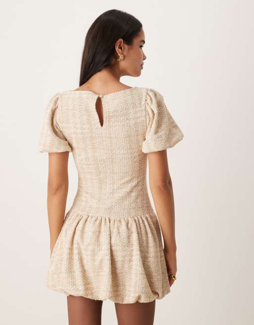 ASOS DESIGN – Minikleid aus Bouclé in Steinfarben mit gebauschtem Rockteil, 3 von 4