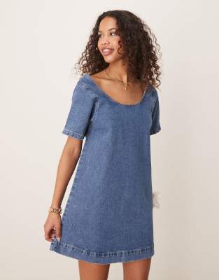 ASOS DESIGN - Minikleid aus Denim mit U-Ausschnitt-Blau