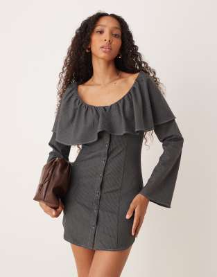 ASOS DESIGN - Minikleid aus Popeline in Grau mit Nadelstreifen, Knopfleiste und Rüschen am Ausschnitt