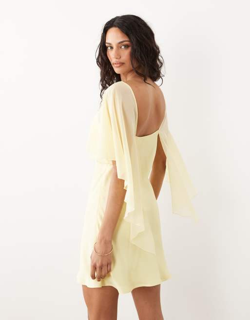 ASOS DESIGN – Minikleid aus Satin und Chiffon in Buttermilchgelb mit Cape-Detail, 3 von 4