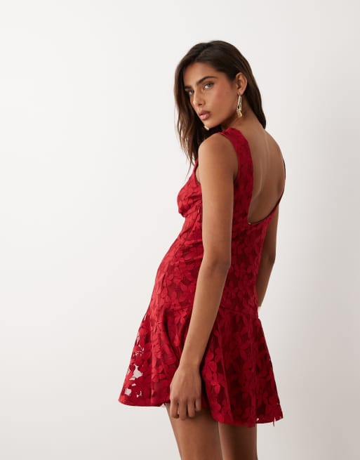 ASOS DESIGN – Minikleid aus Spitze in Rot mit schwingendem Saum, 4 von 4